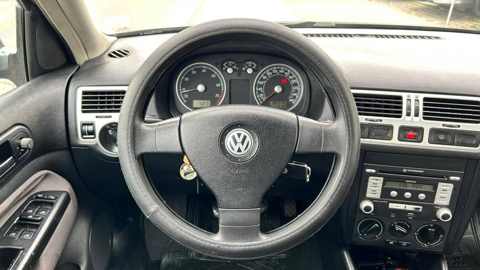 Volkswagen Bora 2009 - Imagen 6 de 17