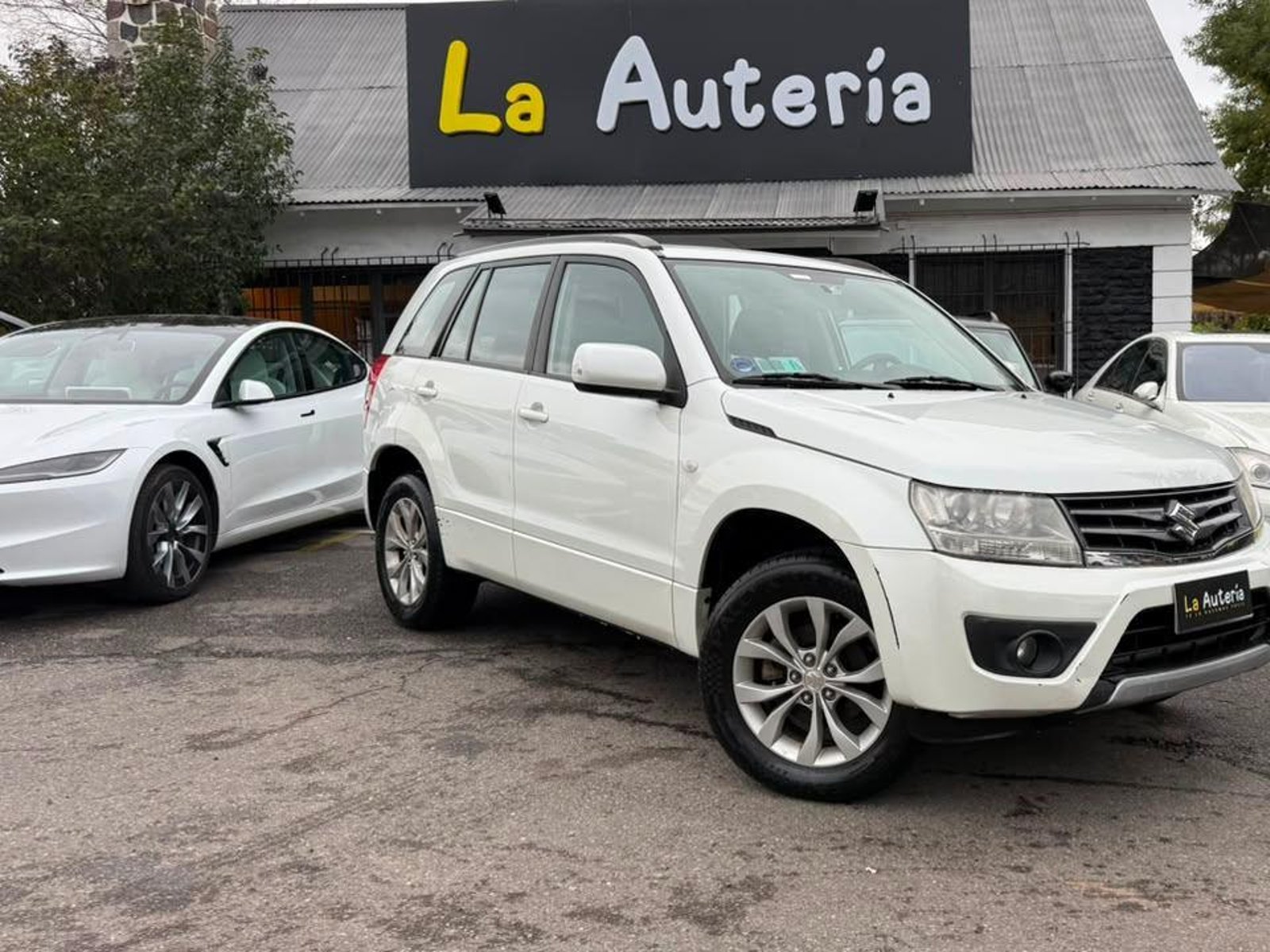 Suzuki GRAND NOMADE 2015 - Foto 2 de 18