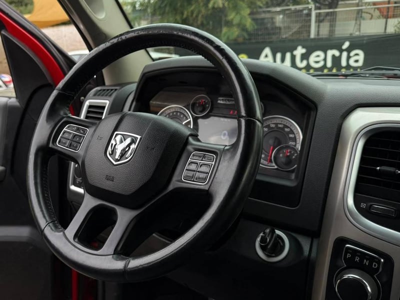 Dodge RAM 1500 2017 - Imagen 8 de 20