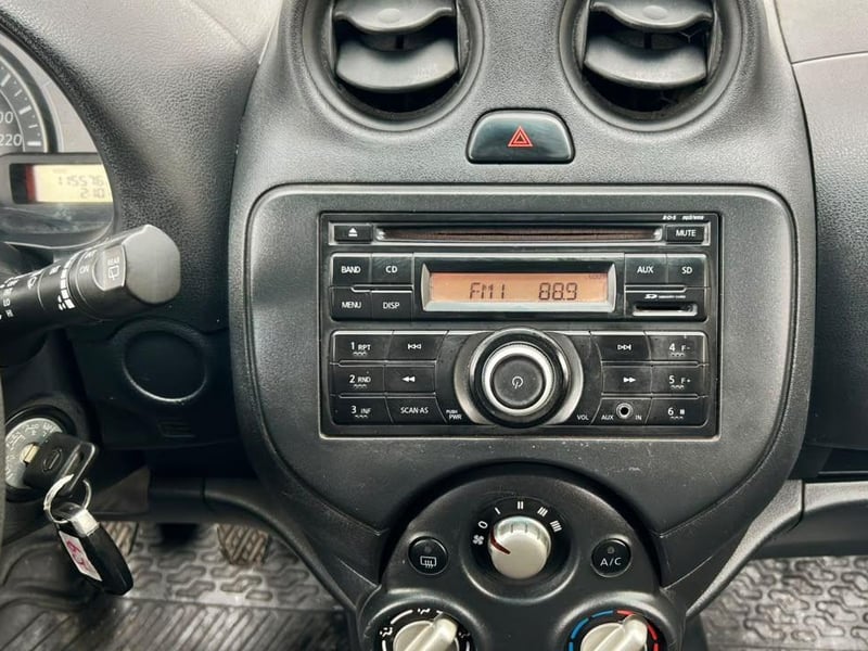 Nissan MARCH 2017 - Imagen 8 de 17