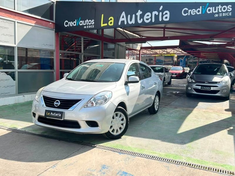 Nissan VERSA SENSE AUT 2013 - Imagen 3 de 20