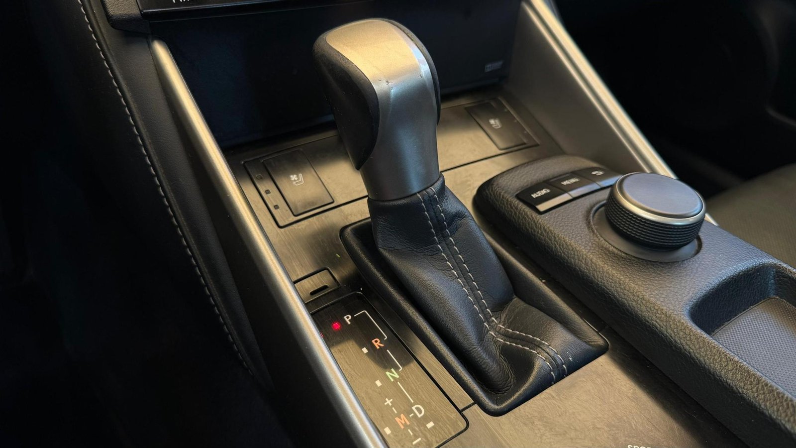 Lexus IS 2014 - Imagen 17 de 20