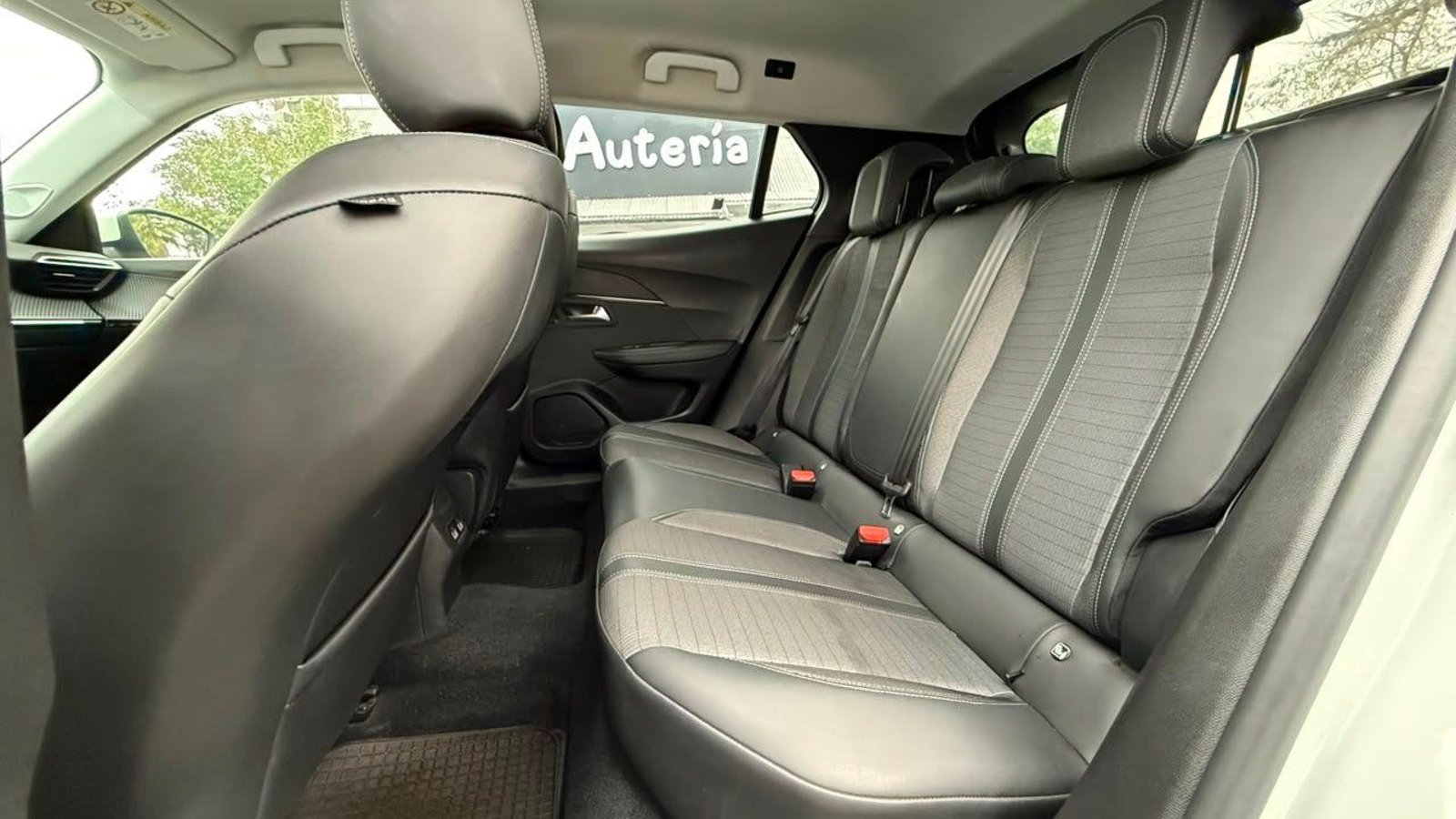 Peugeot 2008 ALLURE 1.2 2022 - Imagen 7 de 20