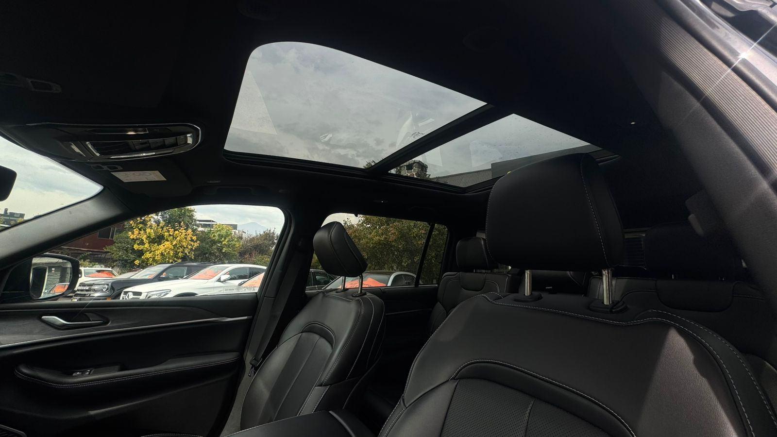 Jeep GRAND CHEROKEE 2025 - Imagen 15 de 16
