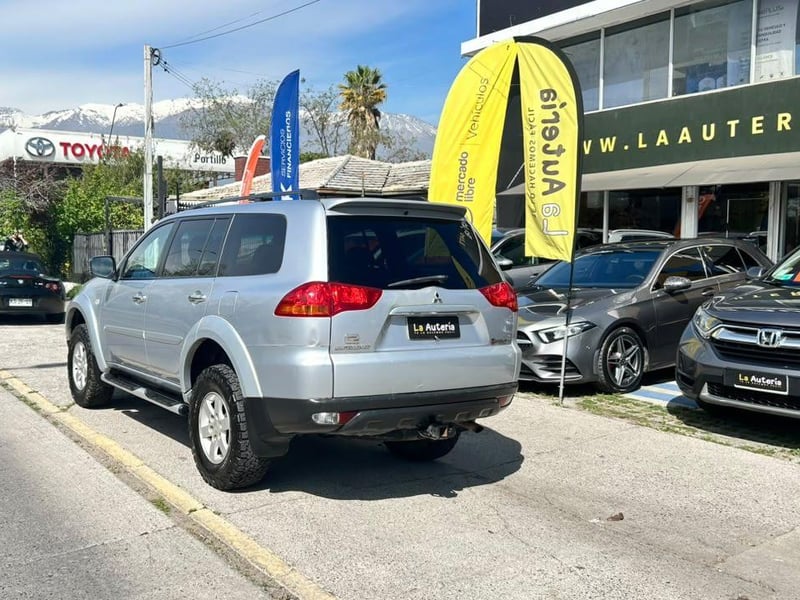 Mitsubishi MONTERO SPORT 2012 - Imagen 4 de 20