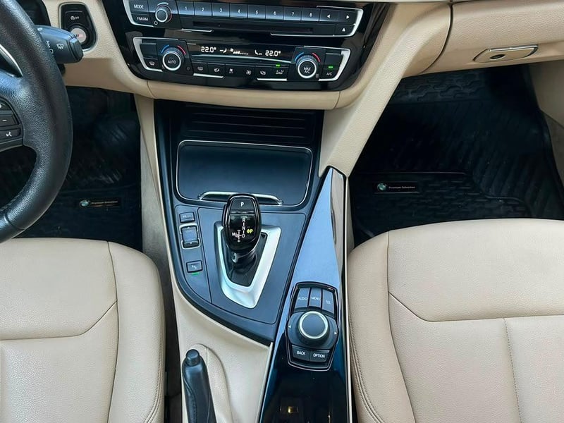 BMW 320I 2016 - Imagen 15 de 20