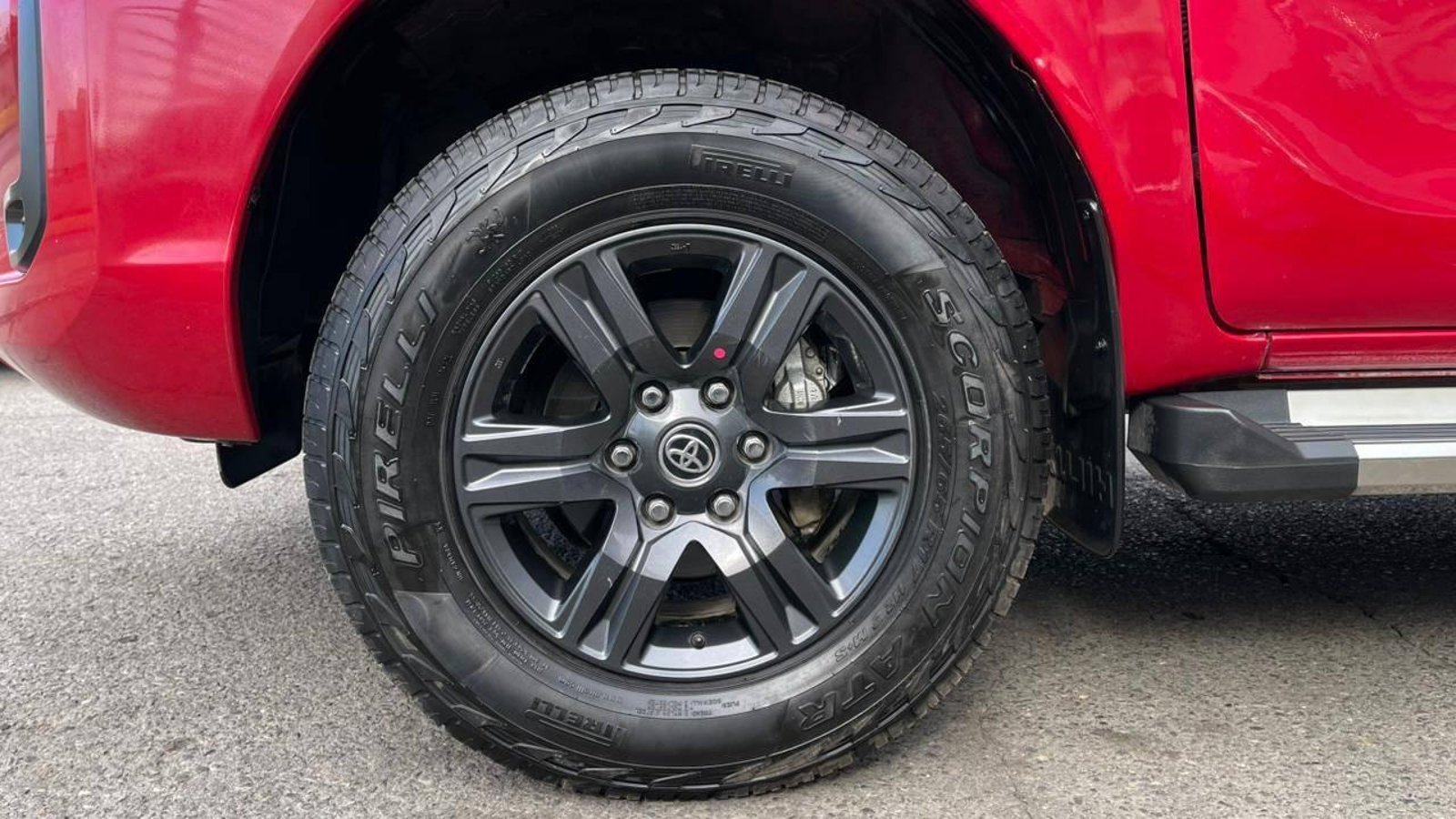 TOYOTA HILUX 2022 - Foto 5 de 18
