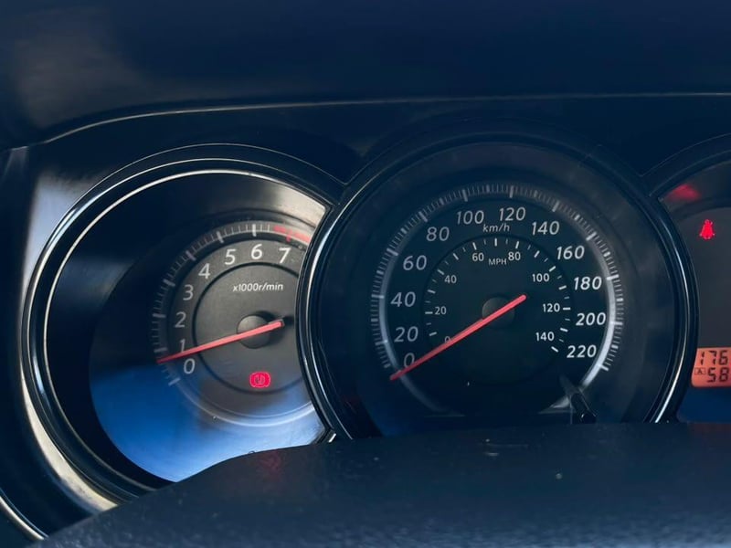 Nissan TIIDA 2012 - Imagen 7 de 15