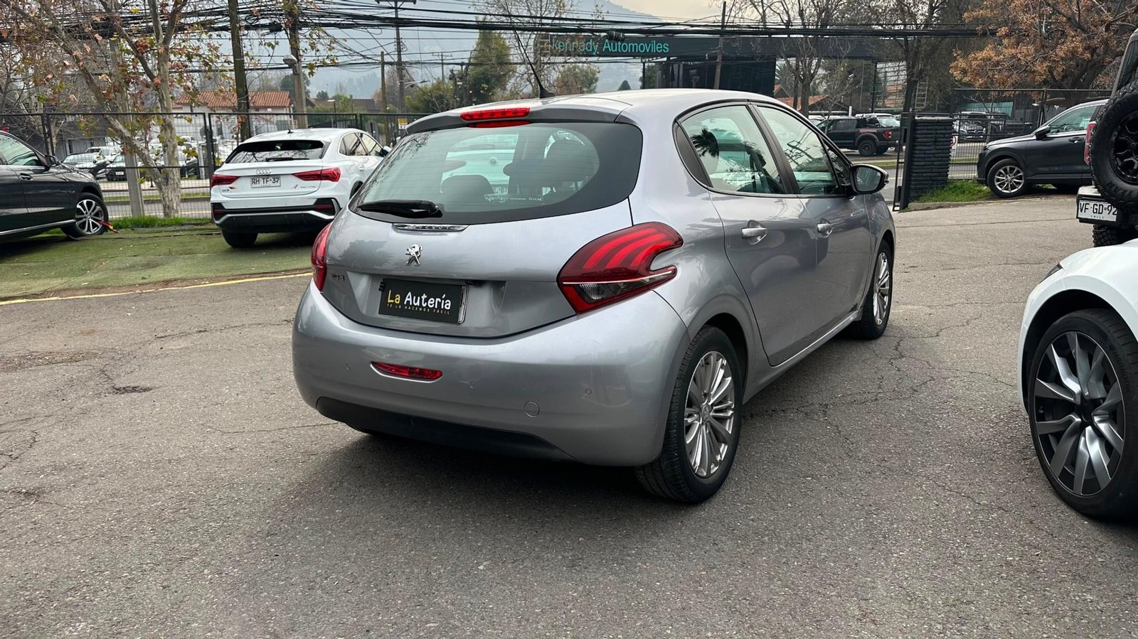 Peugeot 208 PURE TECH HB 1.2 2019 - Imagen 4 de 19