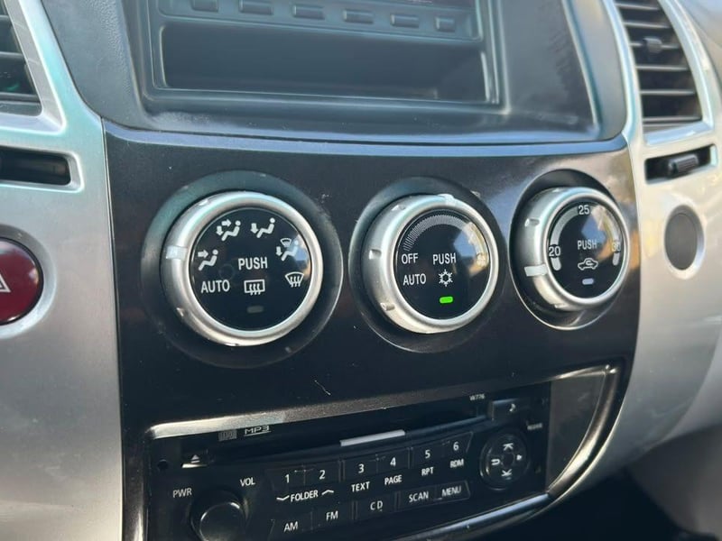 Mitsubishi MONTERO SPORT 2012 - Imagen 17 de 20