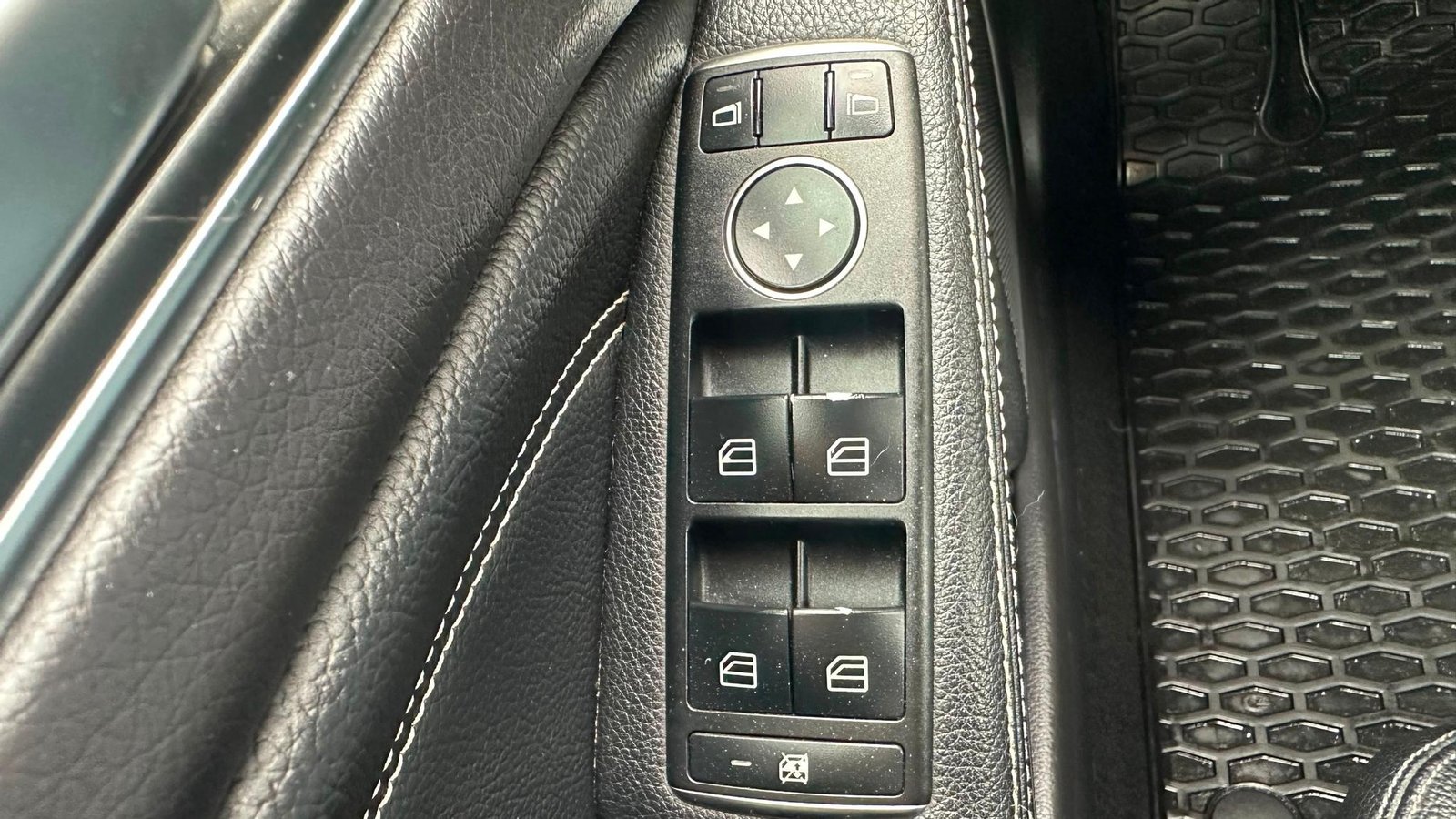 Mercedes-Benz GLA 2019 - Imagen 8 de 20