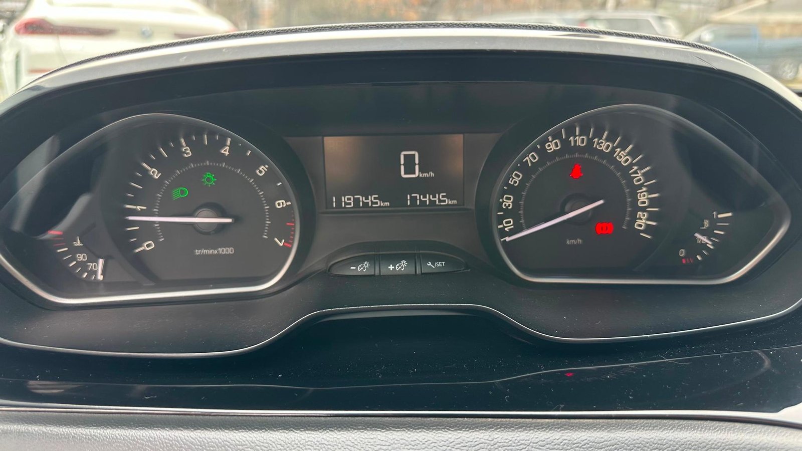Peugeot 208 PURE TECH HB 1.2 2019 - Imagen 14 de 19