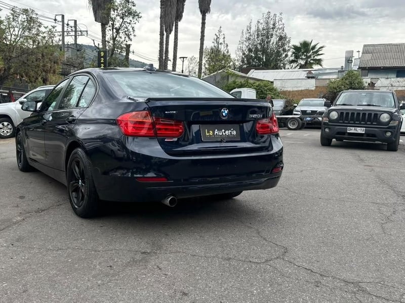 BMW 320I 2013 - Imagen 3 de 20