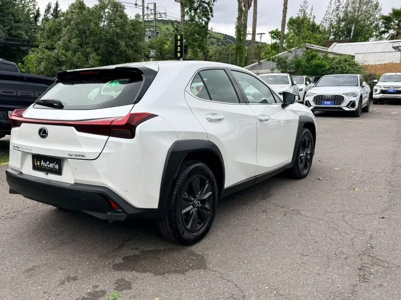 Lexus UX250H HATCH BACK 2.0 AUT 2023 - Imagen 4 de 20