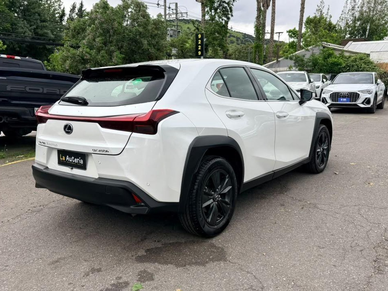 Lexus UX250H HATCH BACK 2.0 AUT 2023 - Foto 4 de 20
