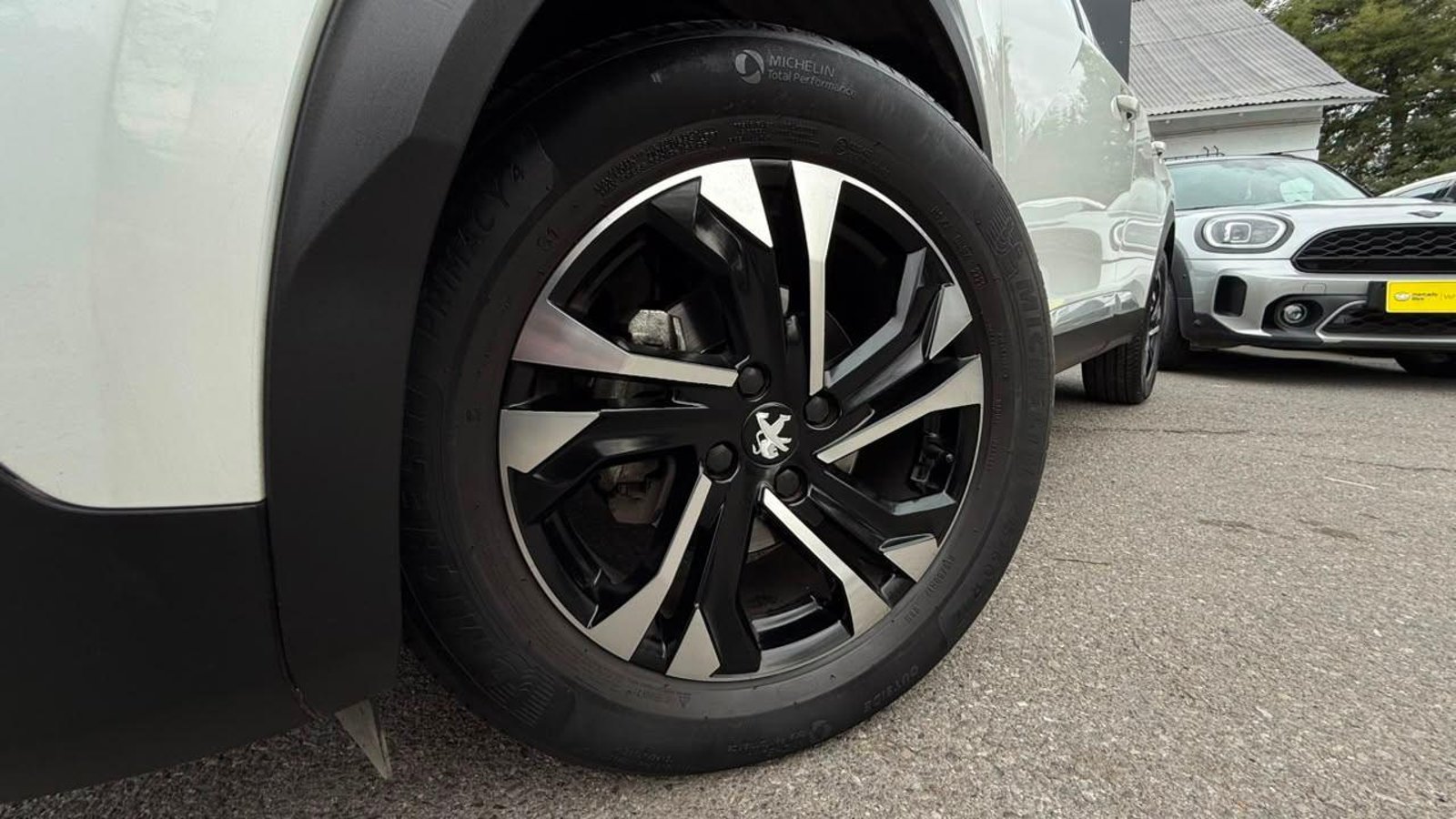 Peugeot 2008 ALLURE 1.2 2022 - Imagen 5 de 20