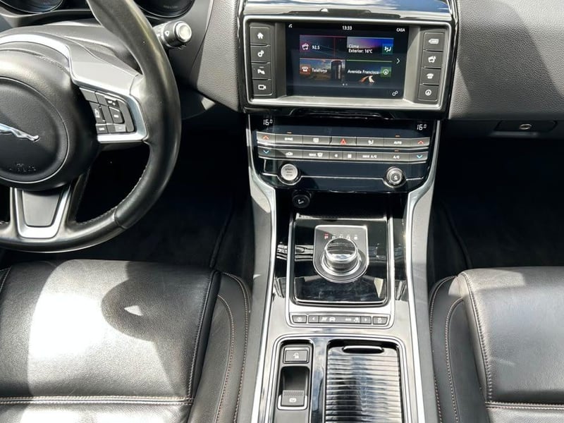 Jaguar XE 2018 - Imagen 15 de 20