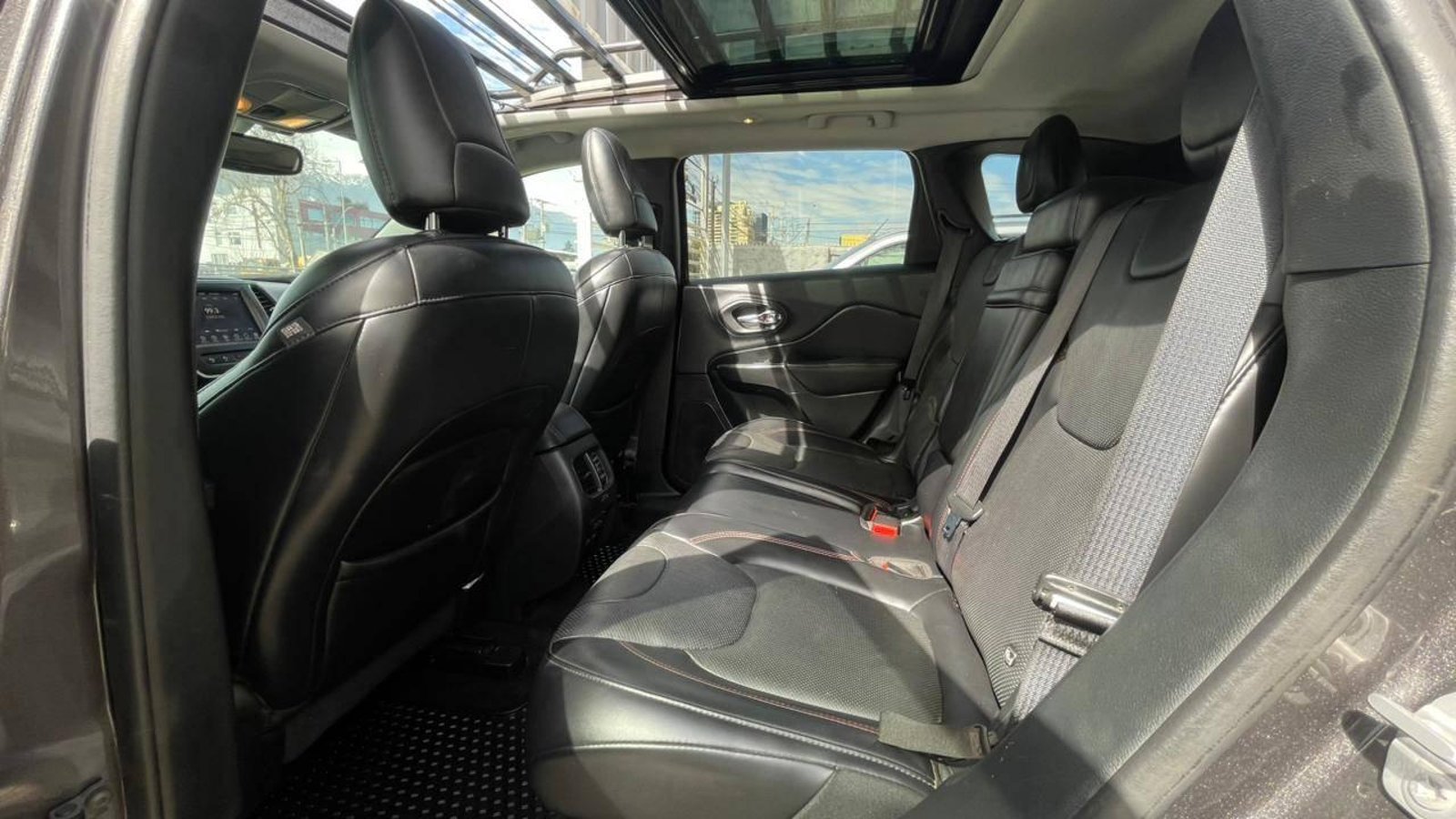Jeep CHEROKEE TRAILHAWK 4X4 3.2 AUT 2019 - Imagen 6 de 18