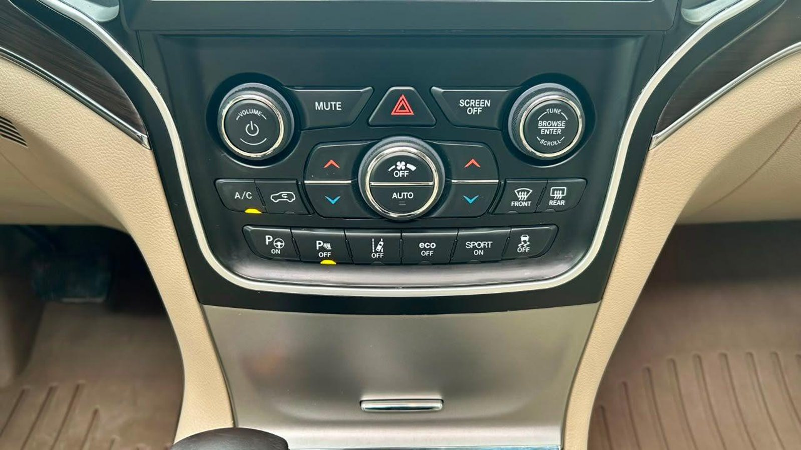 Jeep Grand Cherokee 2018 - Imagen 17 de 20