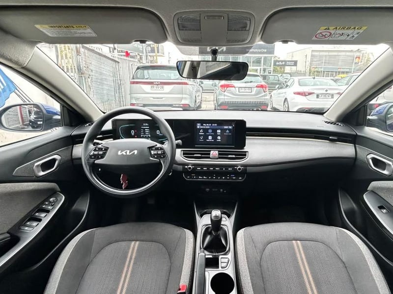 Kia K3 2025 - Imagen 10 de 20