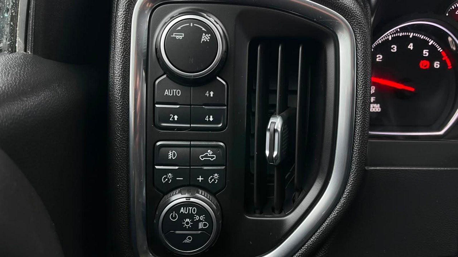 Chevrolet SILVERADO DCAB 5.3 AUT 2019 - Imagen 13 de 14