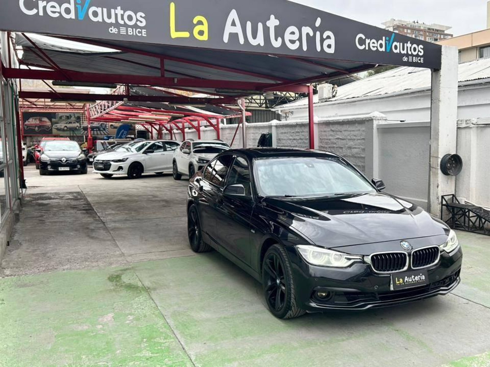 BMW 320i 2017 - Foto 2 de 20