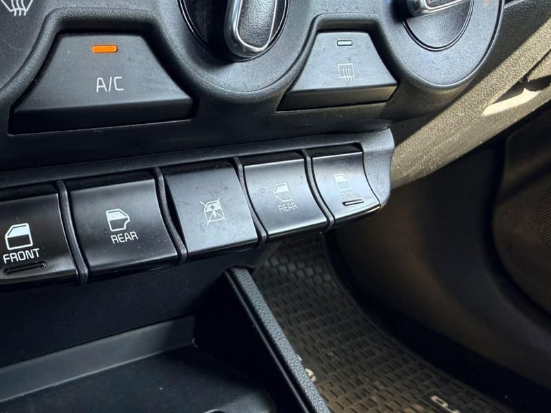 Kia SOLUTO 2025 - Imagen 12 de 18