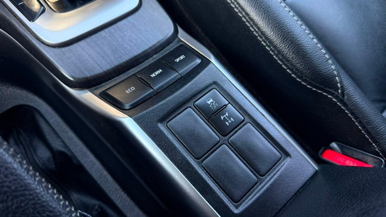 Toyota NEW FORTUNER SRX TDI 4X4 2.8 AUT 2022 - Imagen 16 de 20