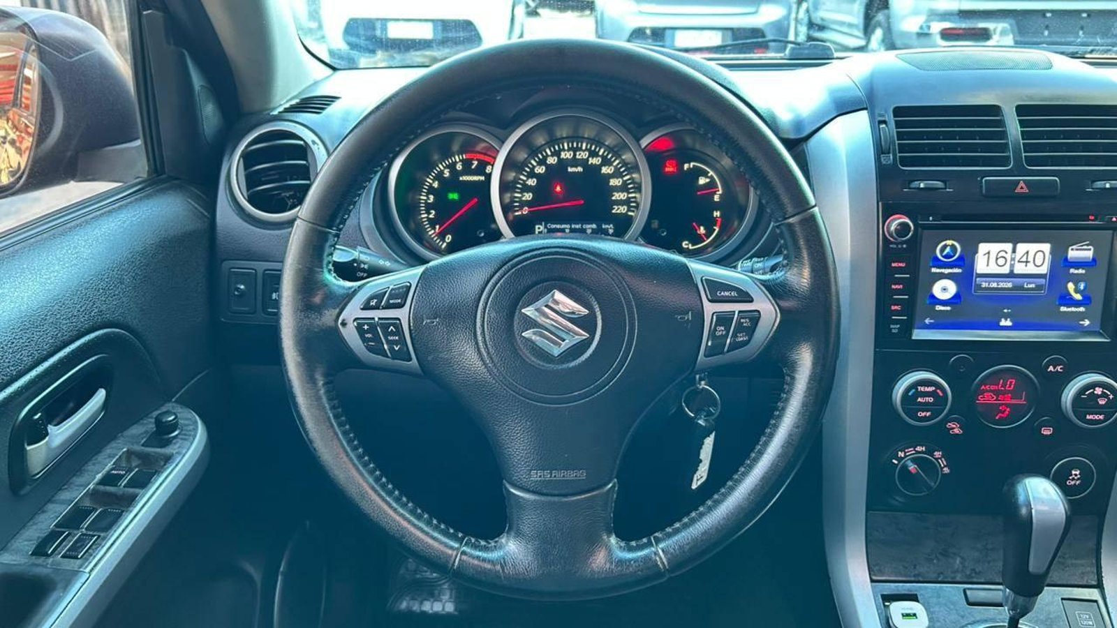 Suzuki GRAND NOMADE 2017 - Imagen 5 de 20