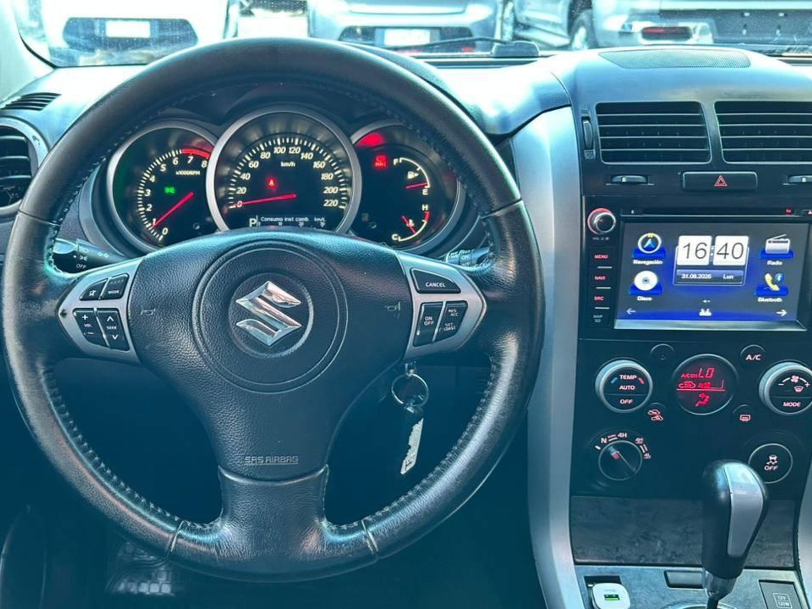 Suzuki GRAND NOMADE 2017 - Foto 5 de 20