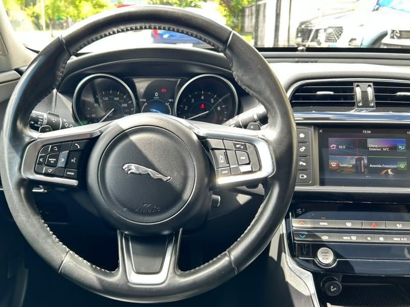Jaguar XE 2018 - Imagen 6 de 20
