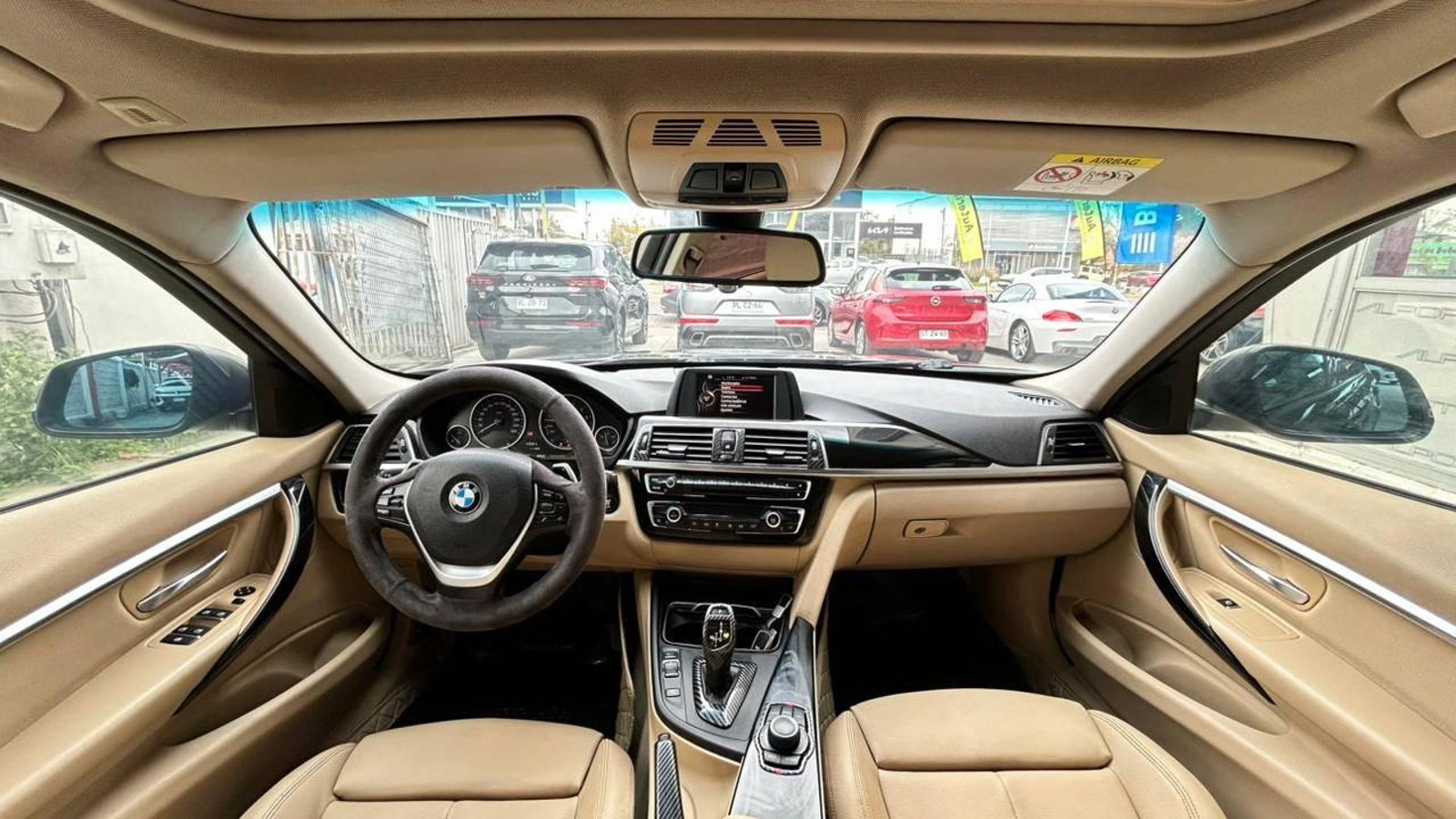 BMW 320i 2017 - Imagen 8 de 20