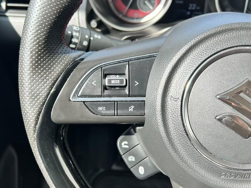 Suzuki SWIFT 2023 - Imagen 18 de 20