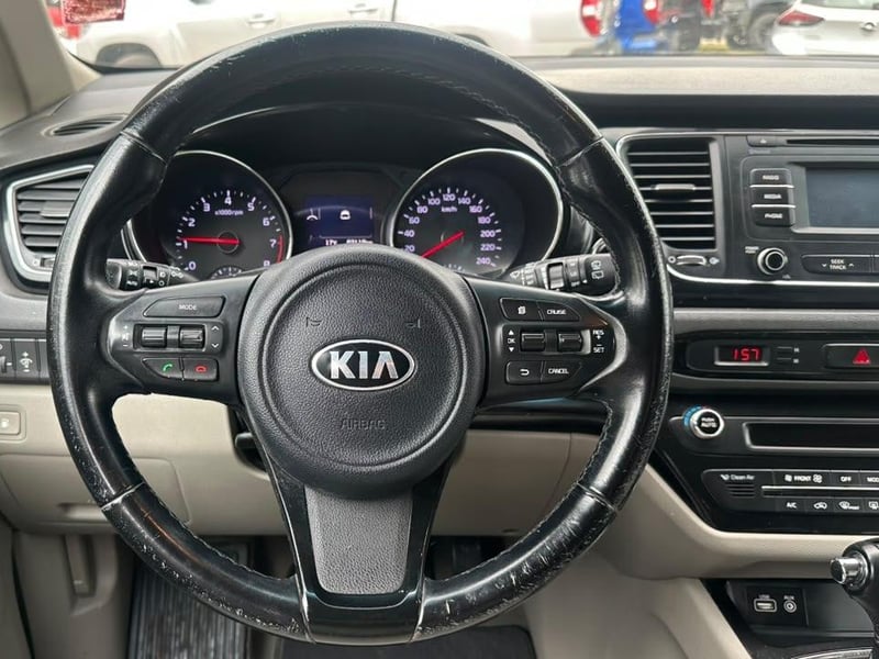 Kia Grand Carnival 2016 - Imagen 11 de 20