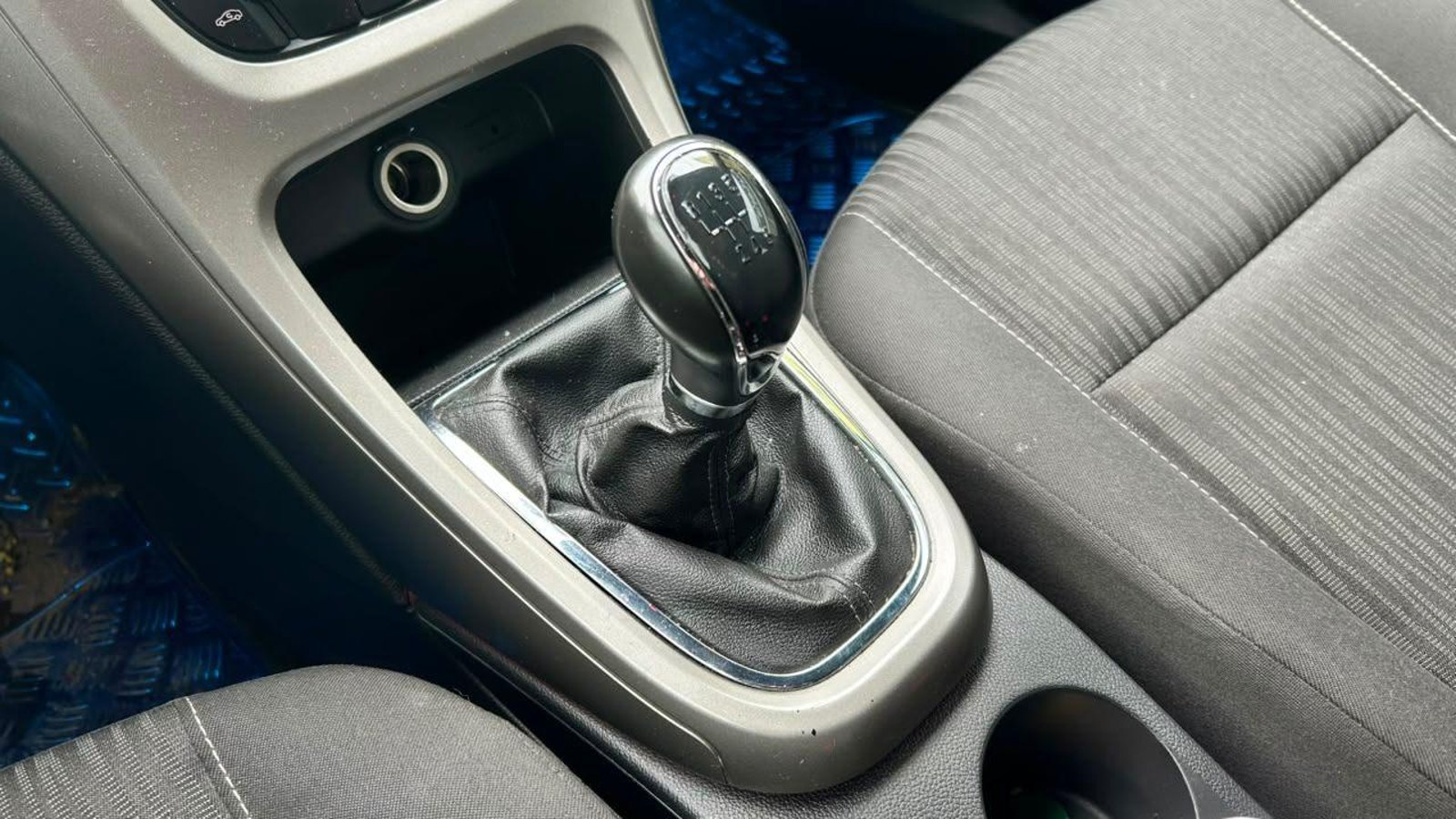 Opel Astra 2013 - Imagen 12 de 19