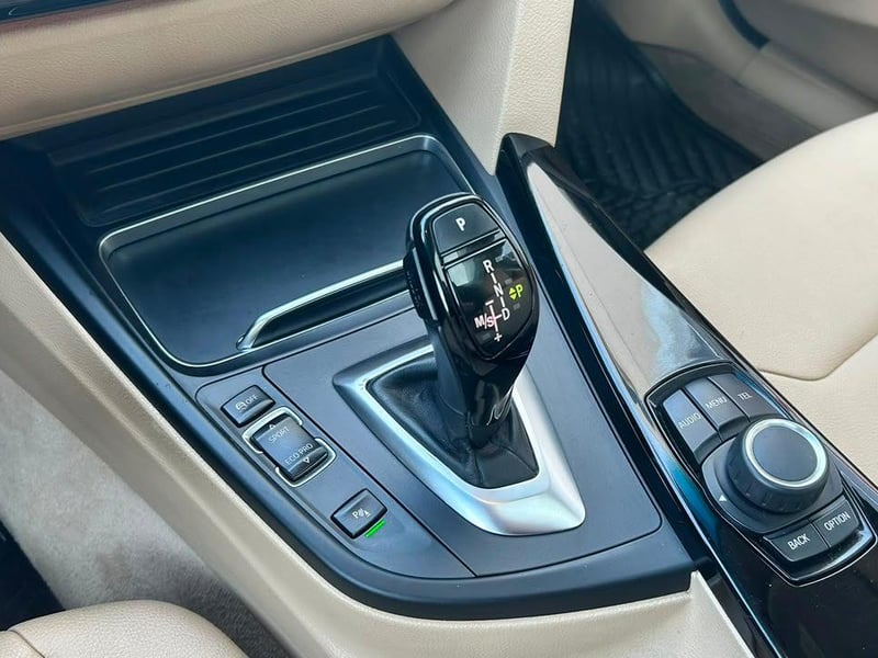 BMW 320I 2016 - Imagen 12 de 20