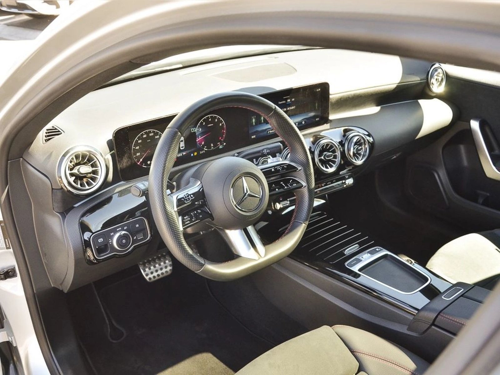 Mercedes-Benz A 200 2024 - Imagen 11 de 18