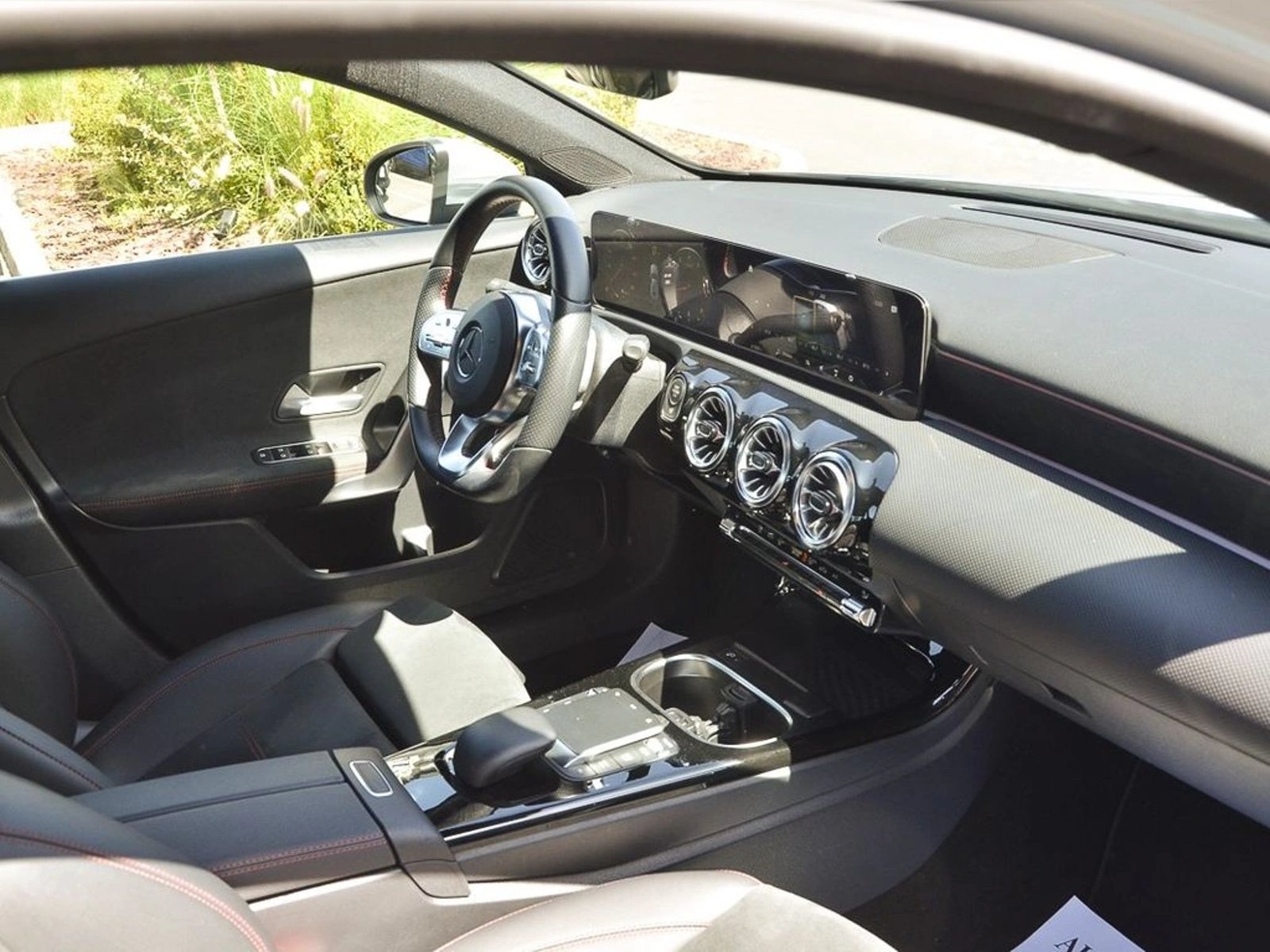 Mercedes-Benz A 250 2024 - Foto 3 de 12