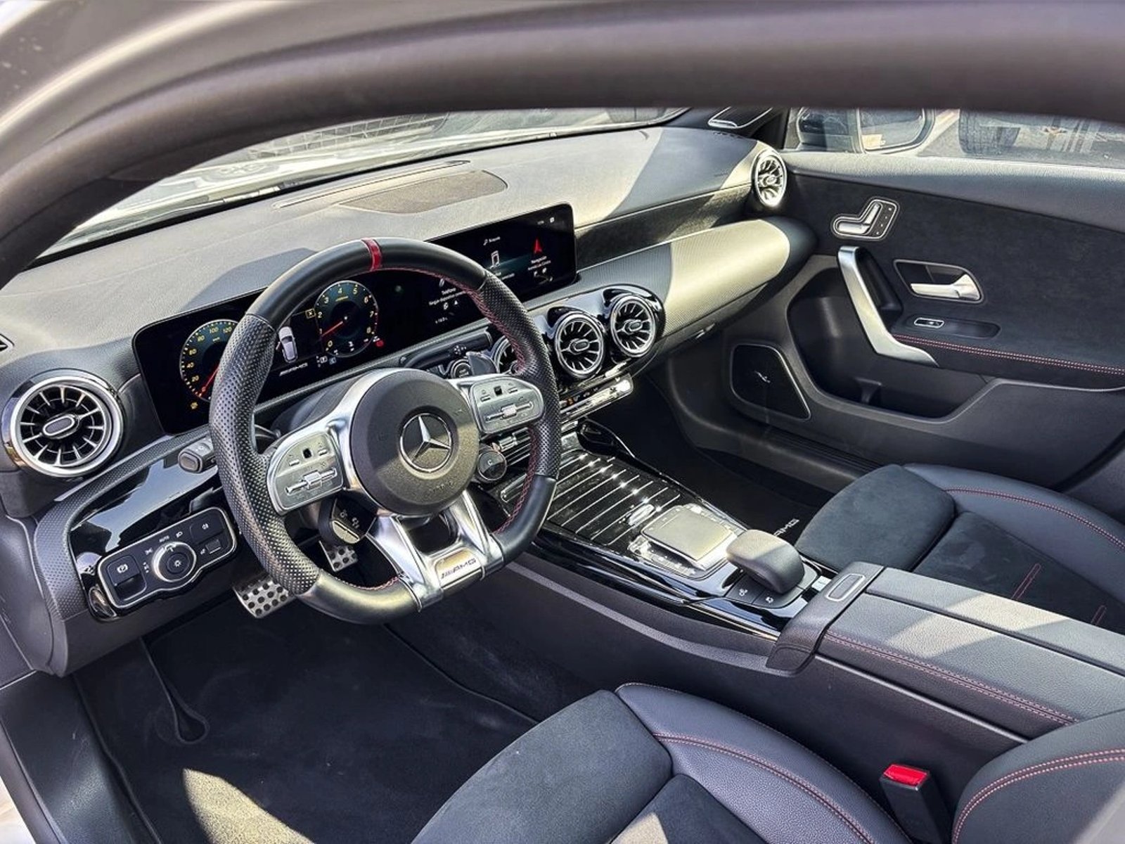 Mercedes-Benz A 35 2024 - Imagen 10 de 17