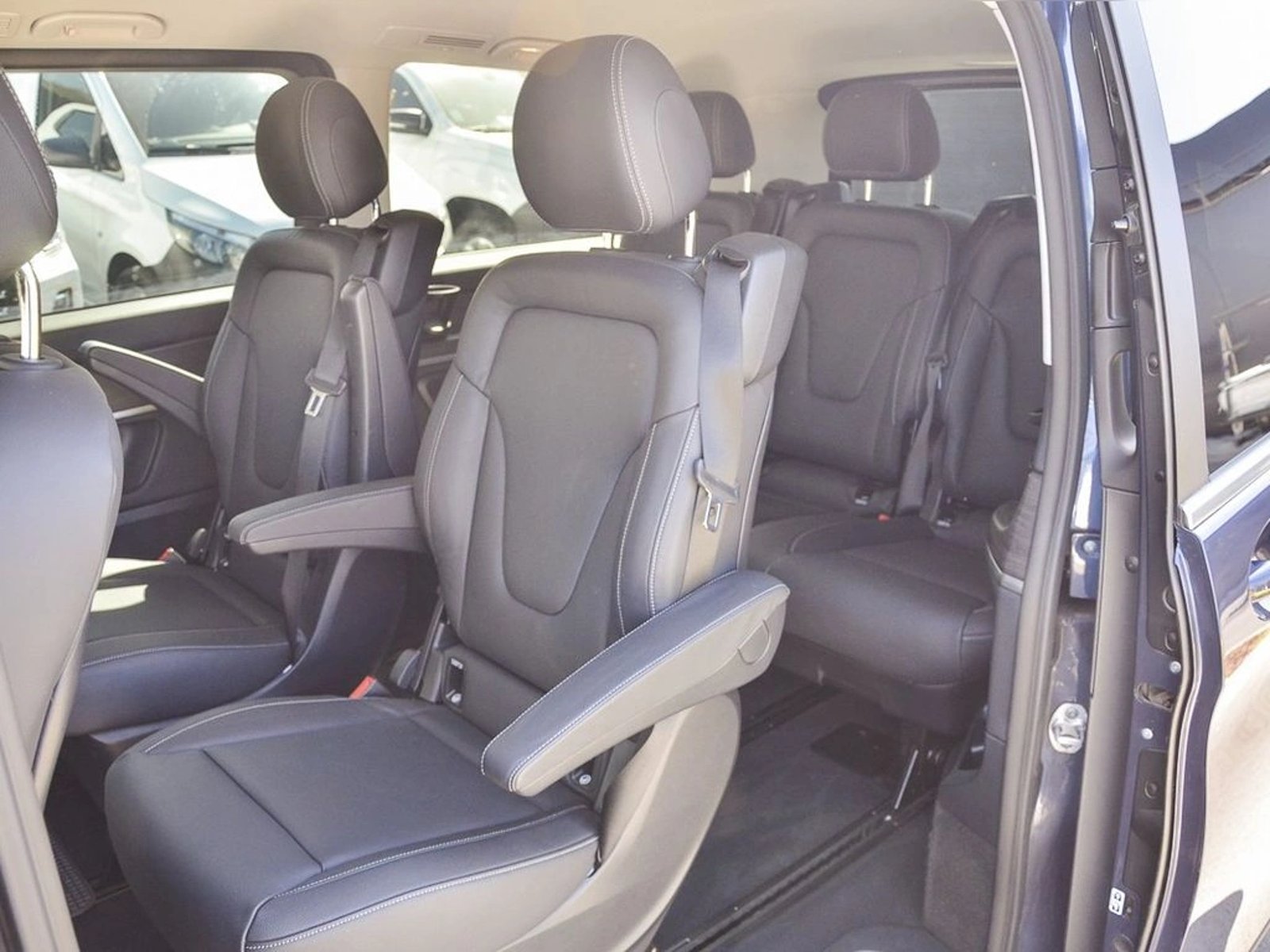 Mercedes-Benz V 250 2025 - Imagen 12 de 18