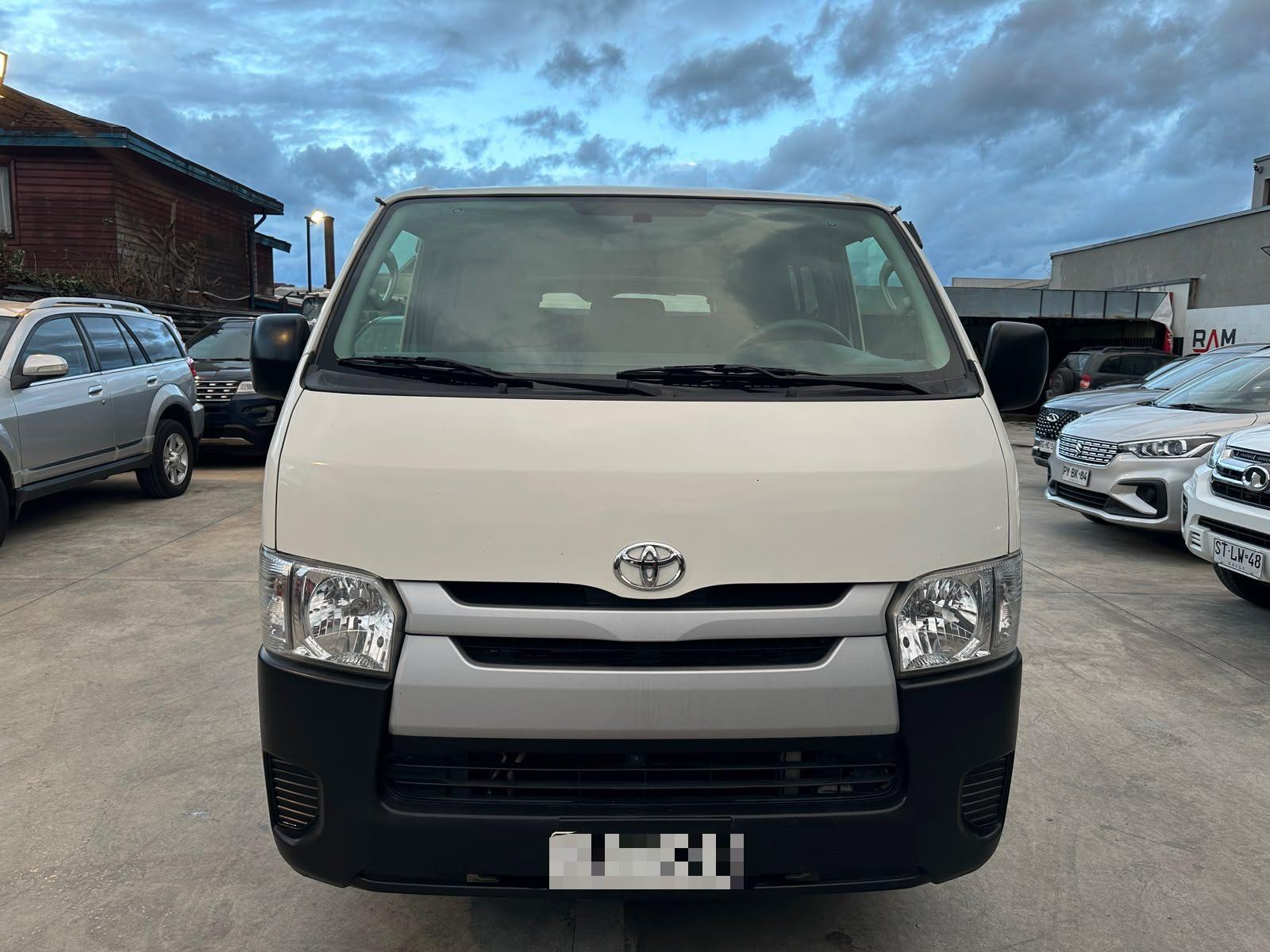 Toyota HIACE 2018 - Foto 2 de 19