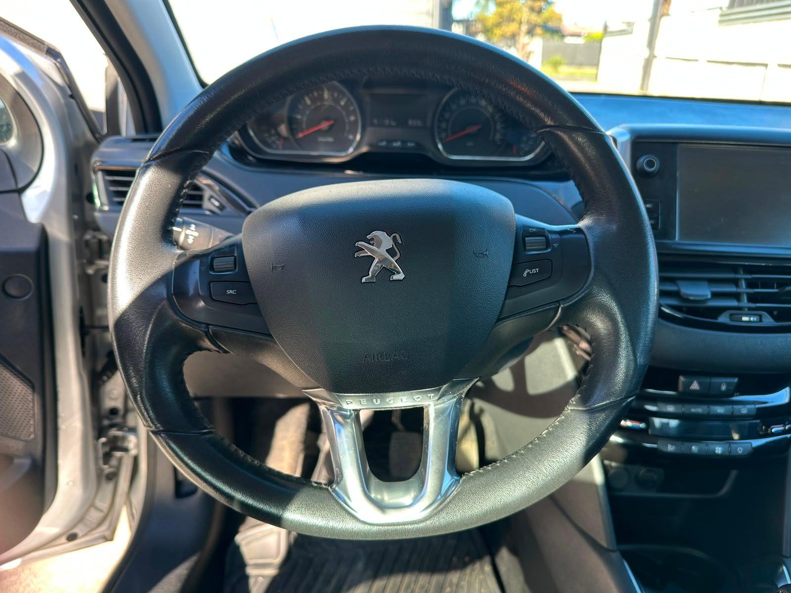 Peugeot 208 2015 - Imagen 12 de 19