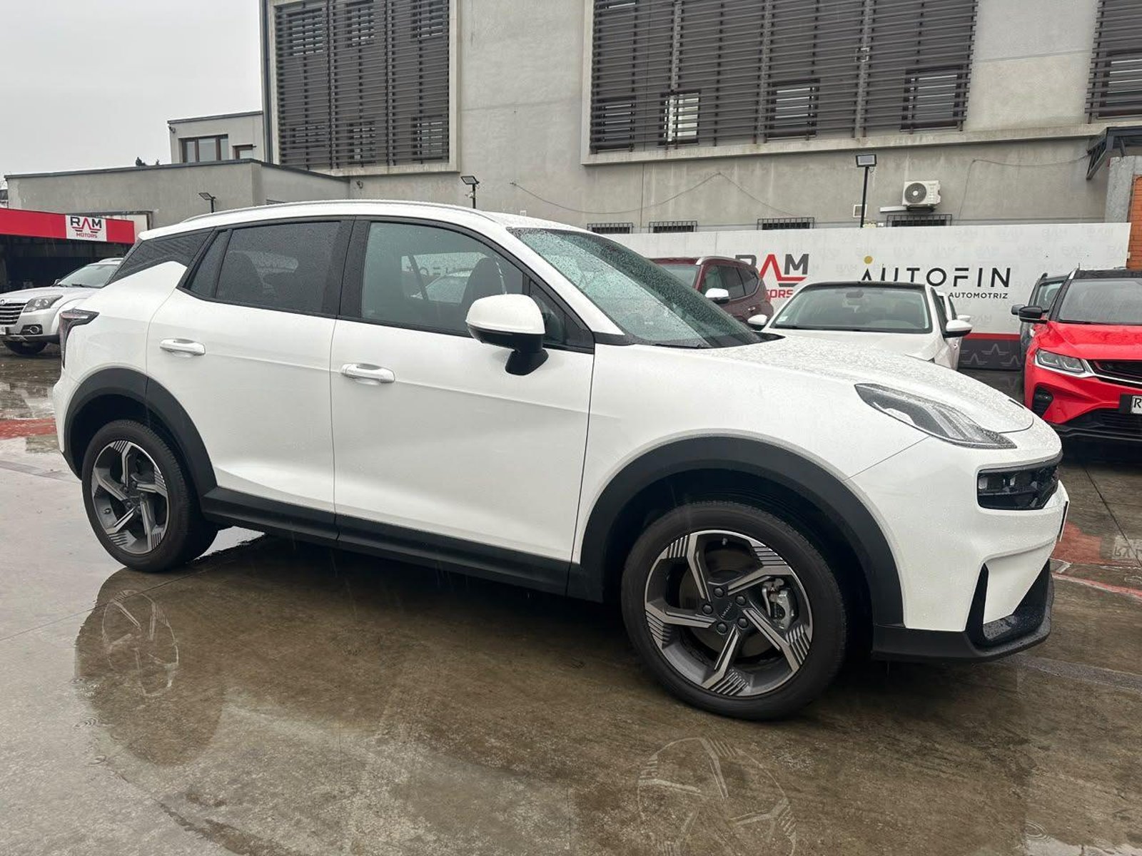 Lynk & Co 06 2025 - Foto 3 de 19