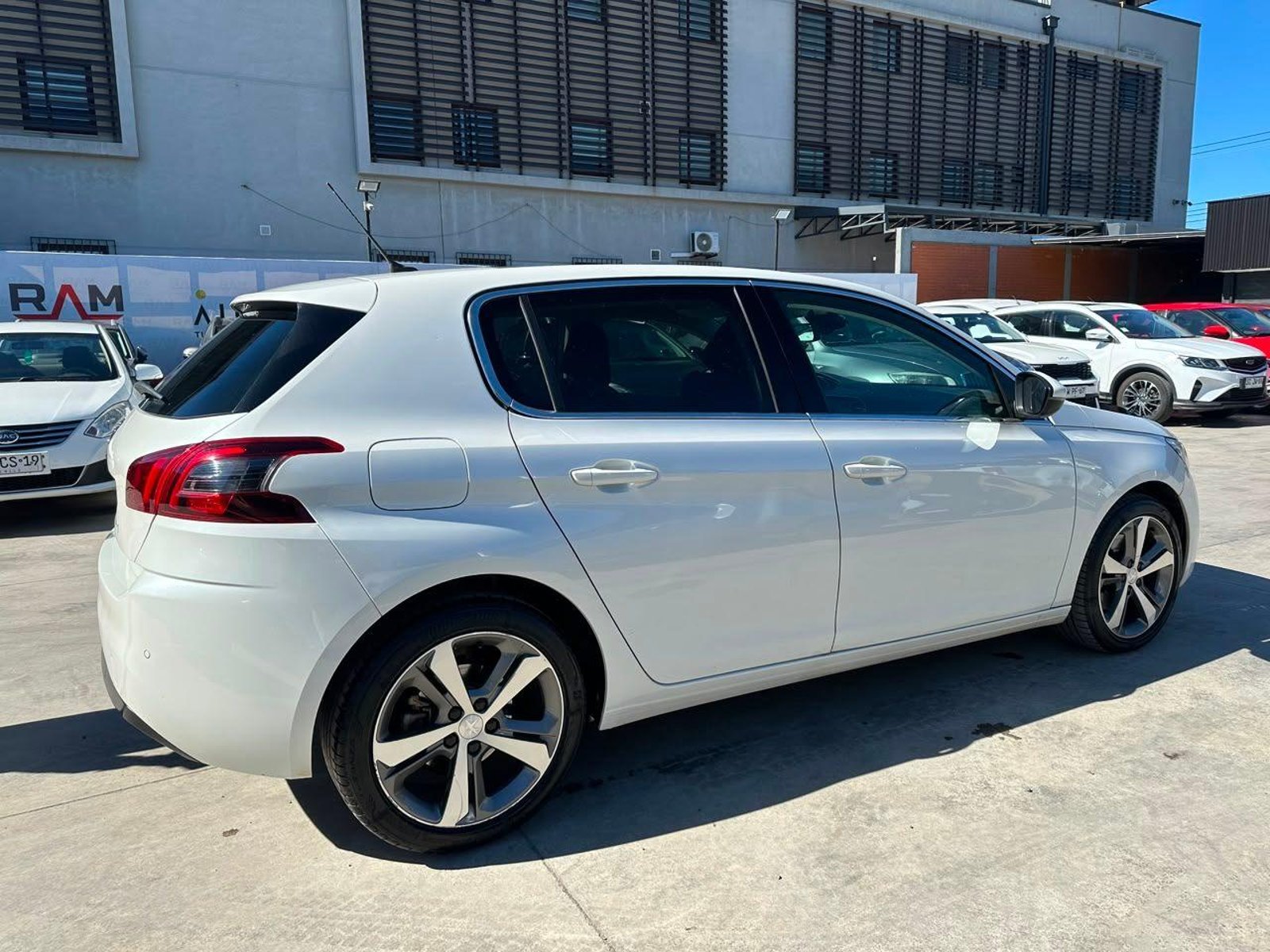 Peugeot 308 2021 - Foto 4 de 19