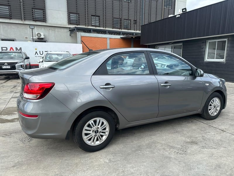 Kia SOLUTO 2024 - Imagen 4 de 19