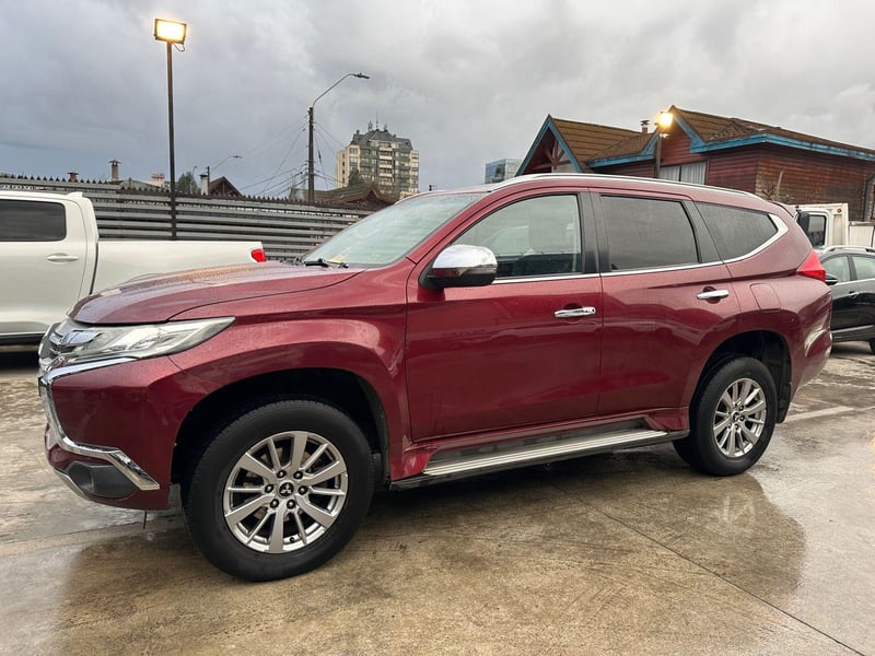 Mitsubishi MONTERO SPORT 2017