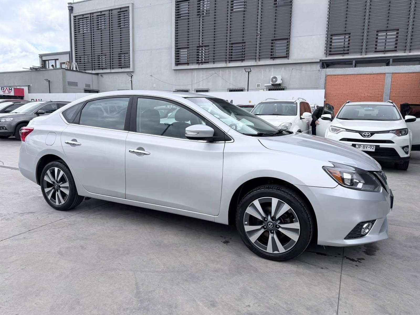 Nissan SENTRA 2017 - Foto 3 de 19