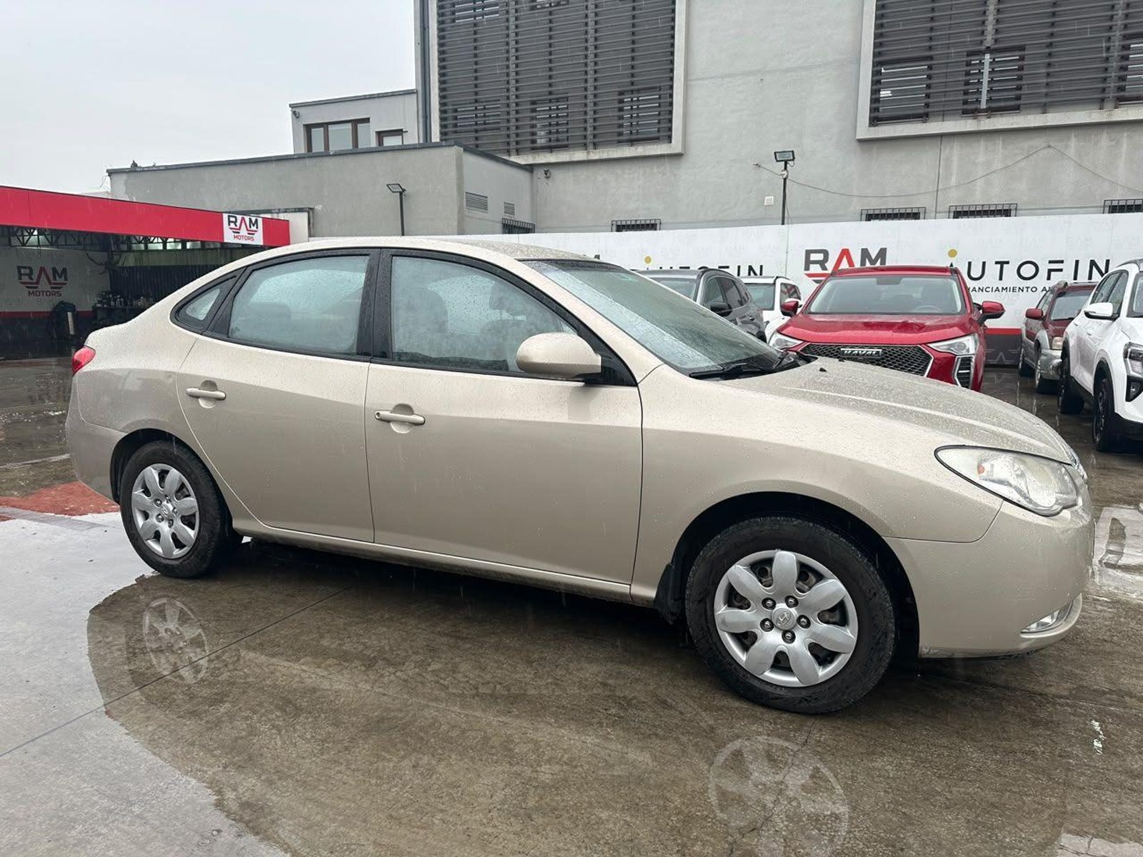 Hyundai ELANTRA 1.6 2010 - Foto 3 de 18