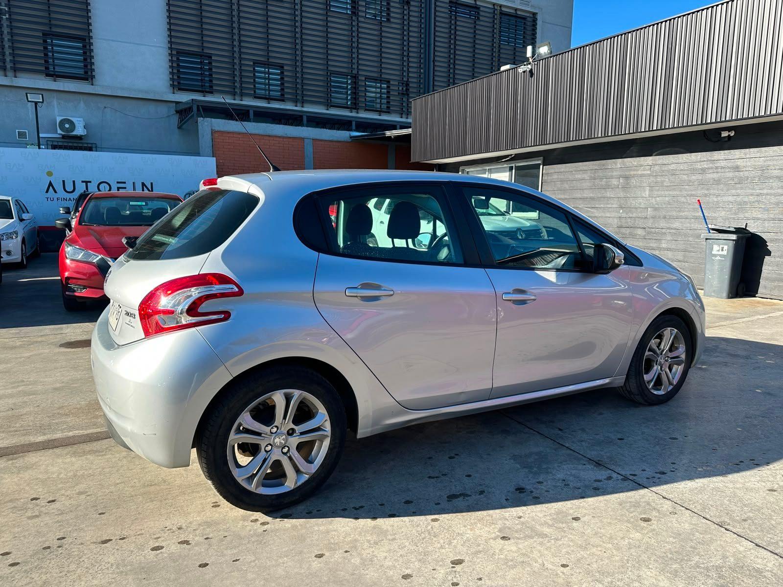 Peugeot 208 2015 - Foto 4 de 19