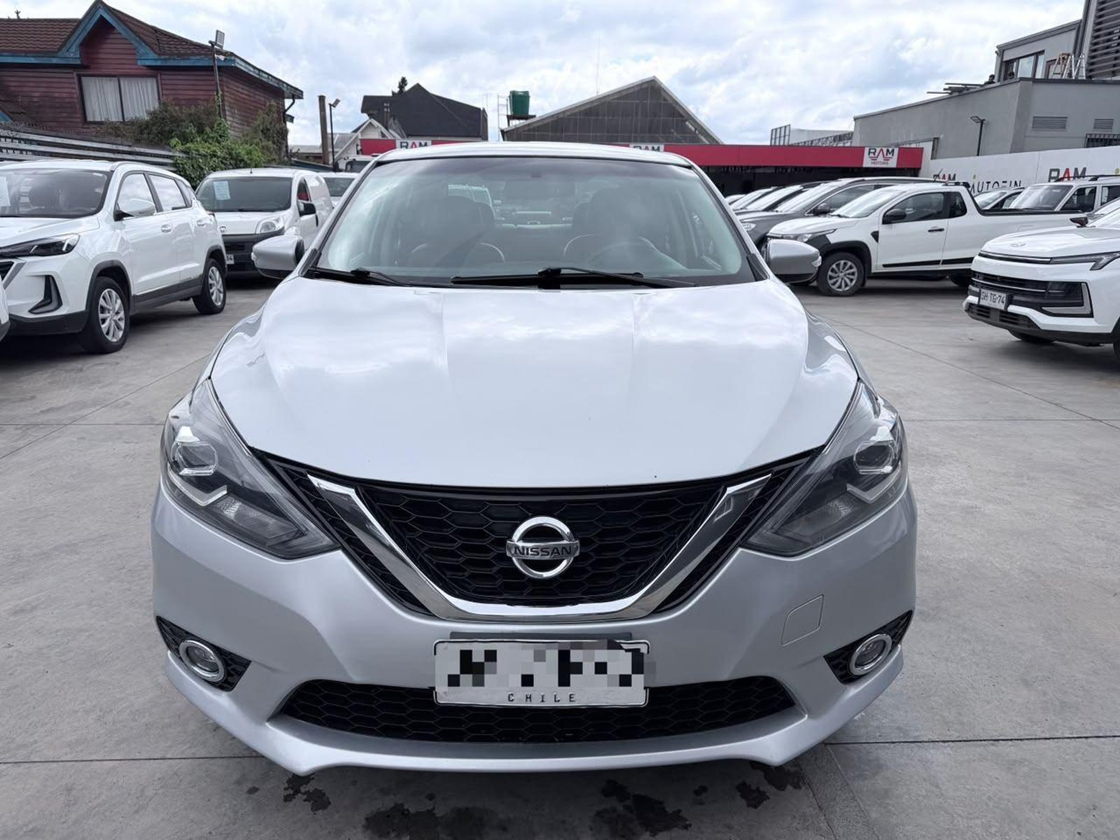 Nissan SENTRA 2017 - Foto 2 de 19